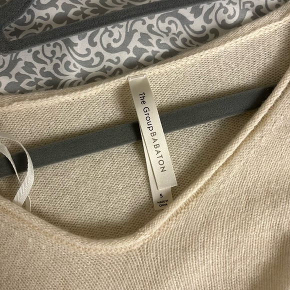 Aritzia babaton cashmere sweater - Picture 3 of 3